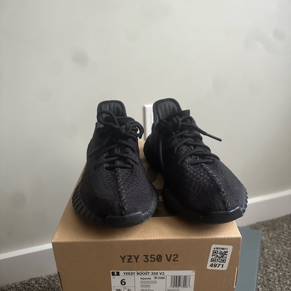 Yeezy - Picture 2 of 5